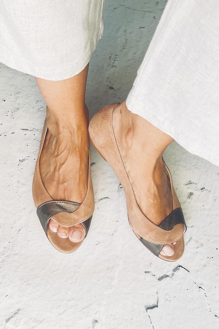 Braune Blockfarbene Peep-Toe Sandalen mit Gedrehten Riemen