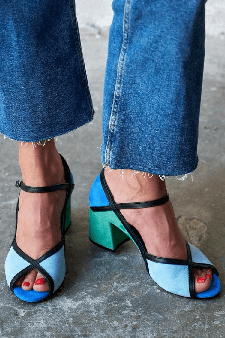 Farbblock-Stiletto-Pumps mit Schnalle und T-Riemen