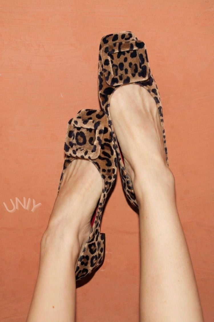 Velsche Ballerinas mit quadratischer Spitze und Schnalle