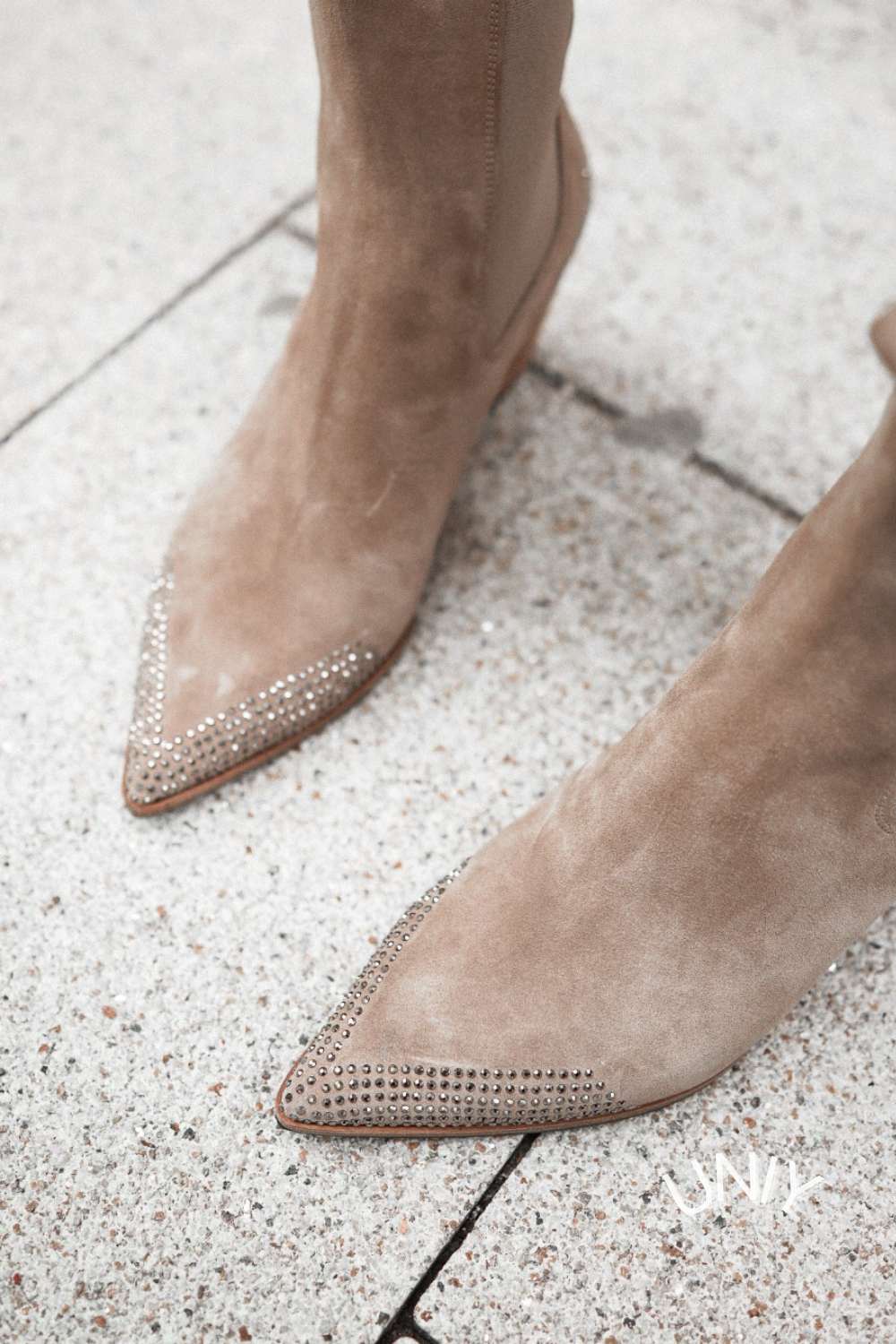 Beige Wildleder-Stiefel mit Westen-Design