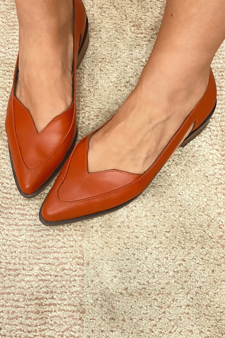 Maritime Ballerinas mit Cut-Outs und spitzem Fuß – lässig in Dunkelblau