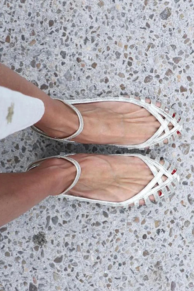 Silberne Cut-out Sandalen mit runder Spitze und Knöchelriemen