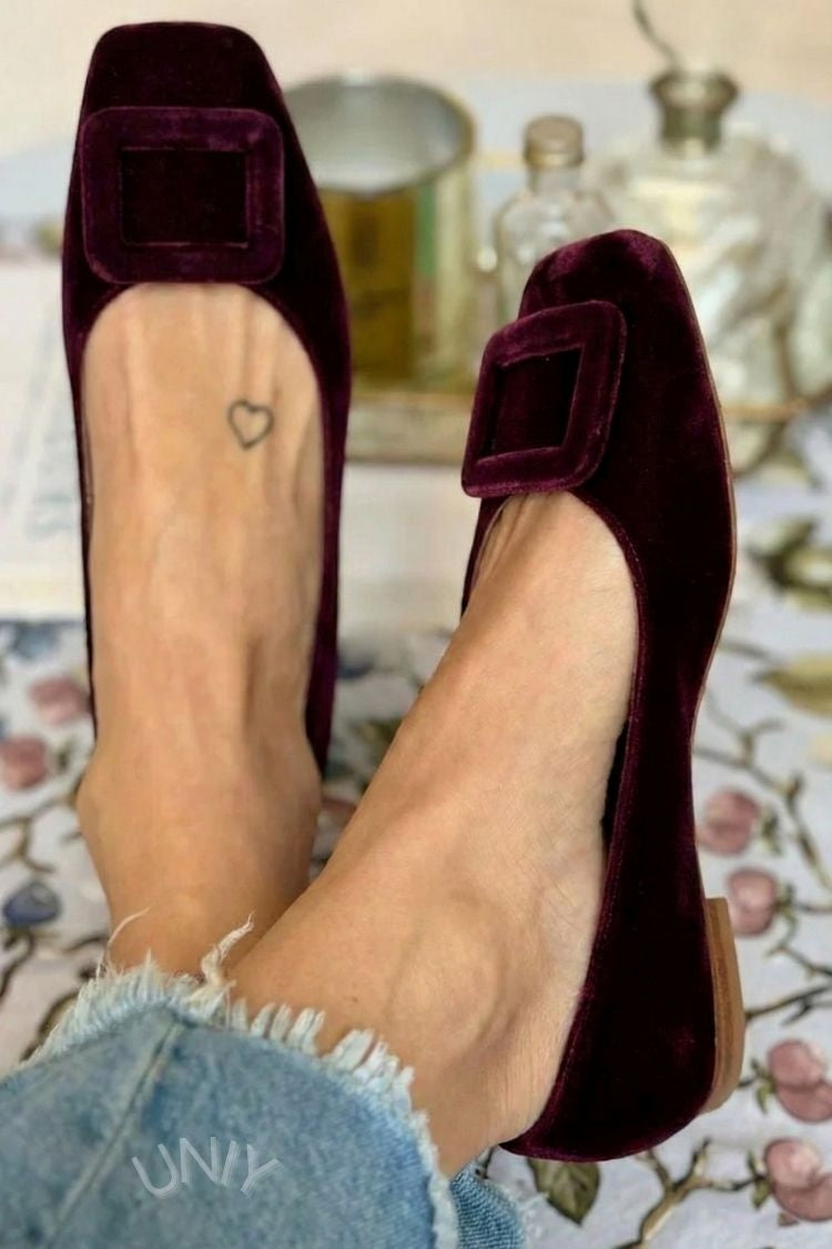 Velsche Ballerinas mit quadratischer Spitze und Schnalle