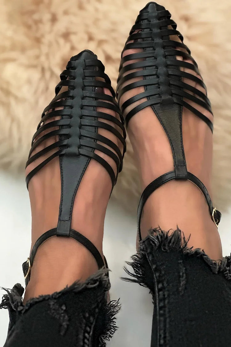 Wesentliche Schwarze Cut-Out Sandalen mit Spitzem Zehenbereich und T-Riemen