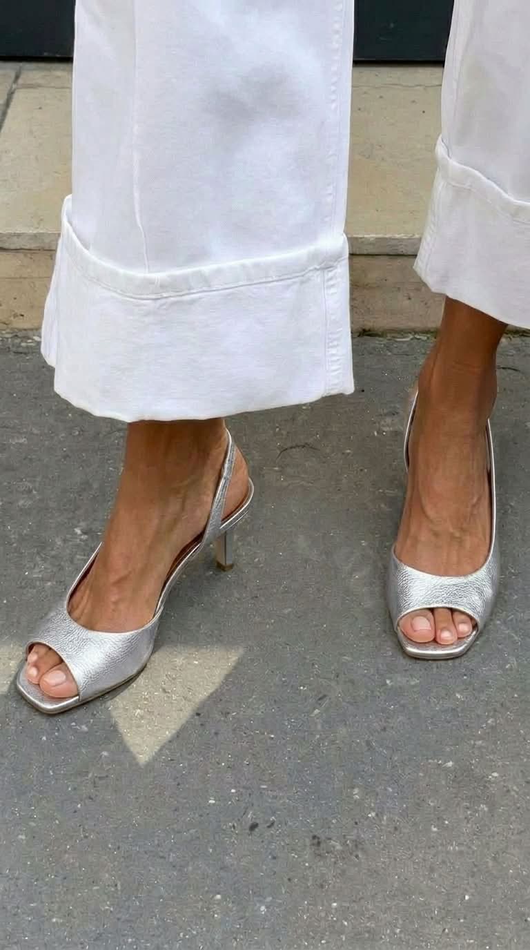Goldene Metallic Slingback Peep-Toe Pumps mit Kitten-Heel