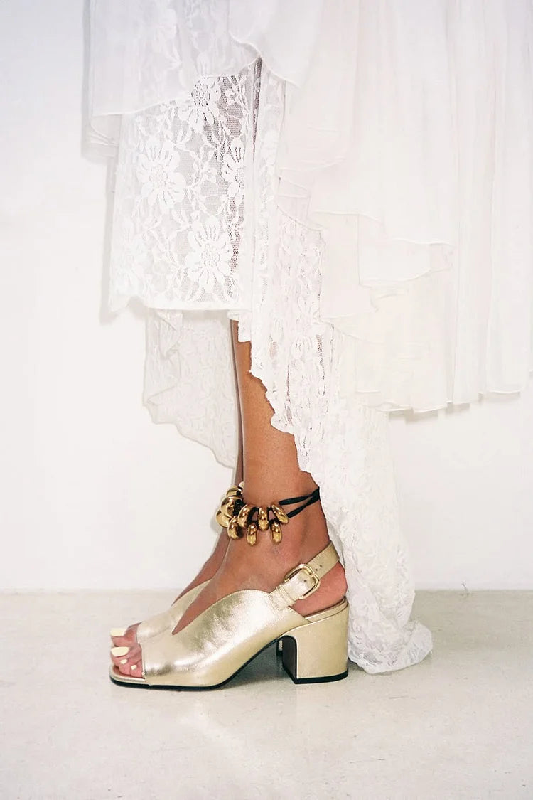 Glänzende metallische Gold Slingback Peeptoe Pumps mit breitem Absatz