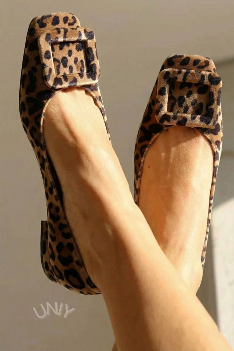 Velsche Ballerinas mit quadratischer Spitze und Schnalle