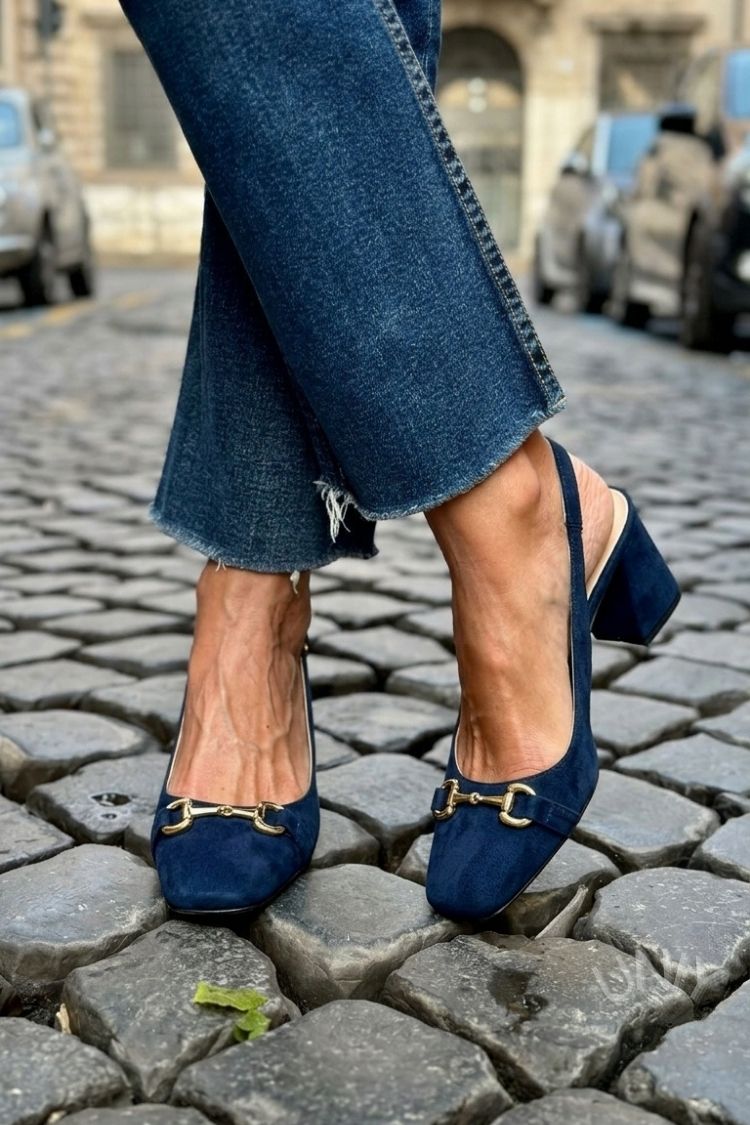 Olivefarbene Wildleder-Slingback-Pumps mit Blockabsatz