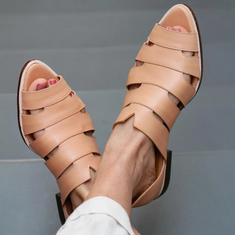 Spitz zulaufende Cut-out Ballerinas im lässigen Slip-On-Stil