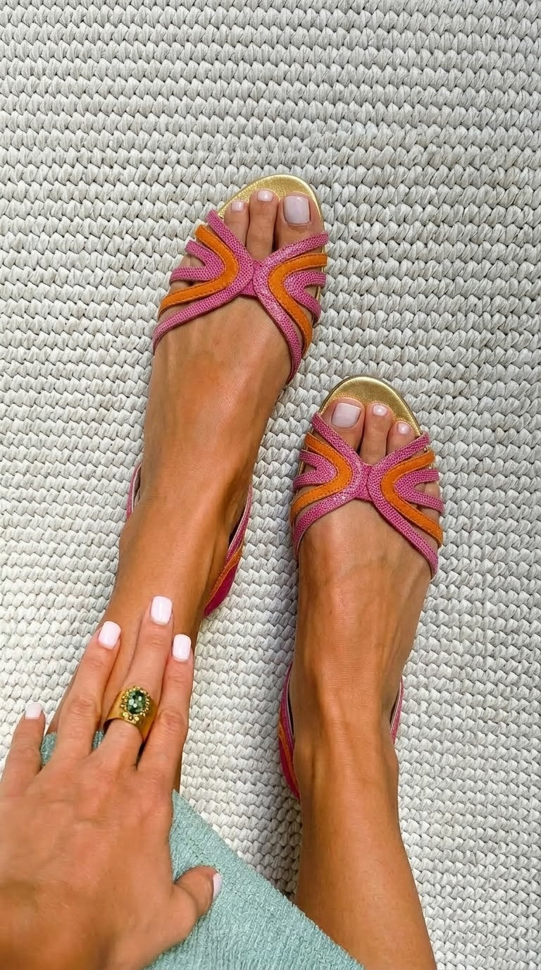 Peep-Toe Sandalen in Orange und Rosa mit niedrigem Absatz