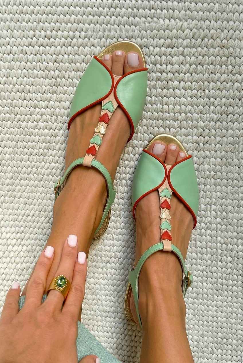 Slingback Peep-Toe Sandalen mit niedrigem Absatz und Herzakzent