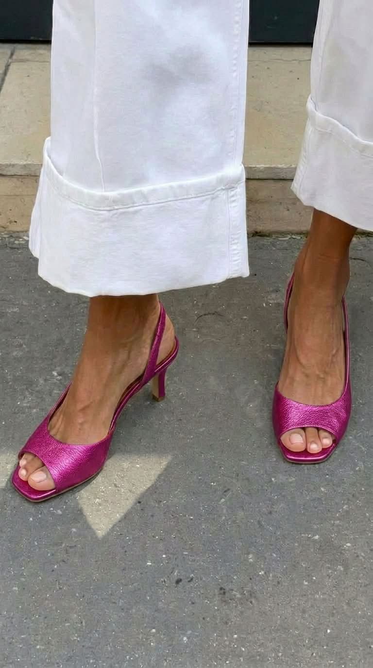 Goldene Metallic Slingback Peep-Toe Pumps mit Kitten-Heel