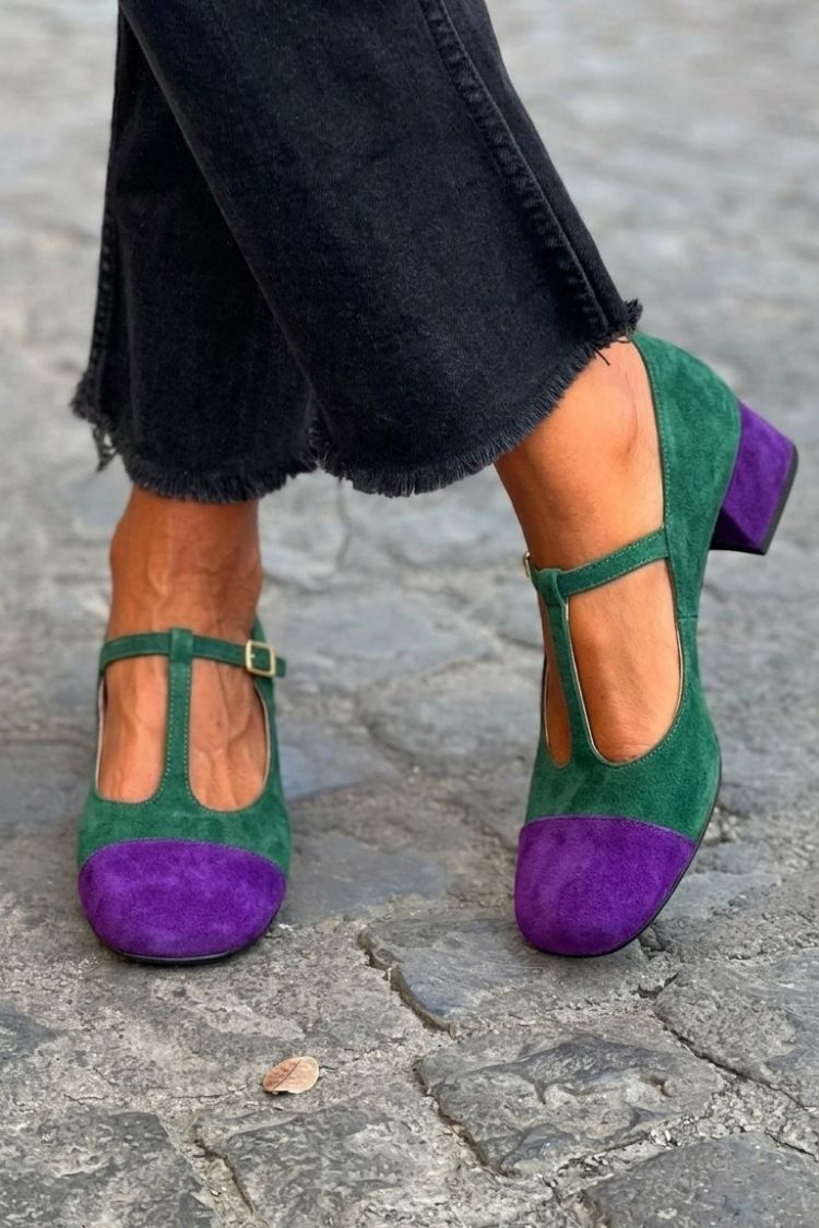 Rote Patchwork-Pumps mit breitem Absatz, rundem Zehenbereich, Schnalle und T-Riemen
