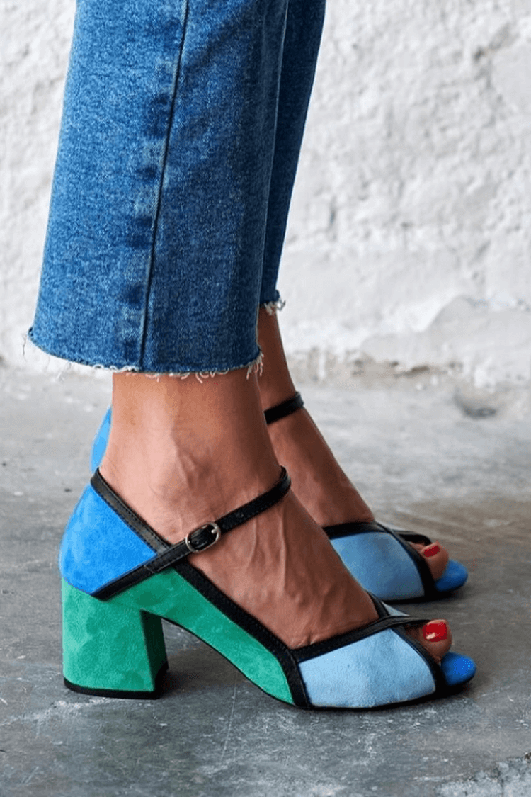 Farbblock-Stiletto-Pumps mit Schnalle und T-Riemen