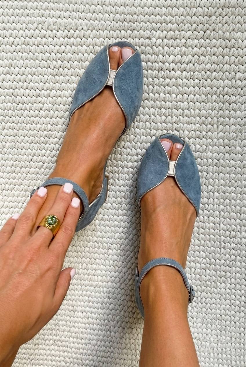 Elegante Peep-Toe Ballerinas aus Wildleder in Blau mit metallic Akzent