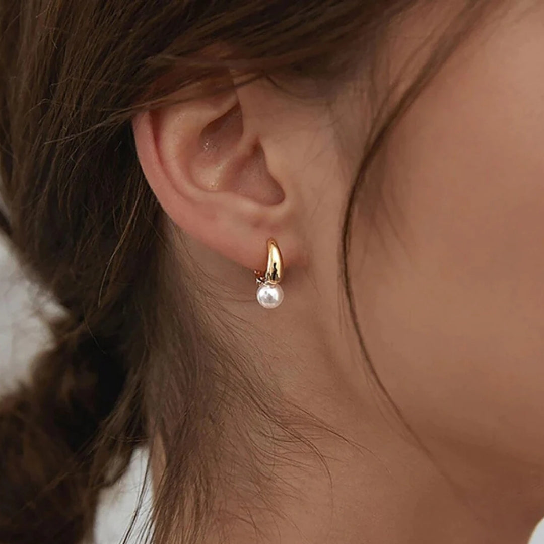 Mini-boucles d'oreilles en perles dorées