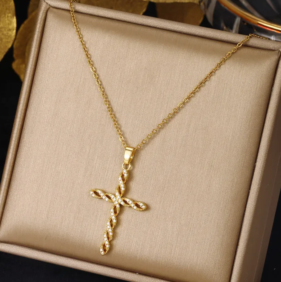Collier en or 18 carats en forme de croix entrelacée