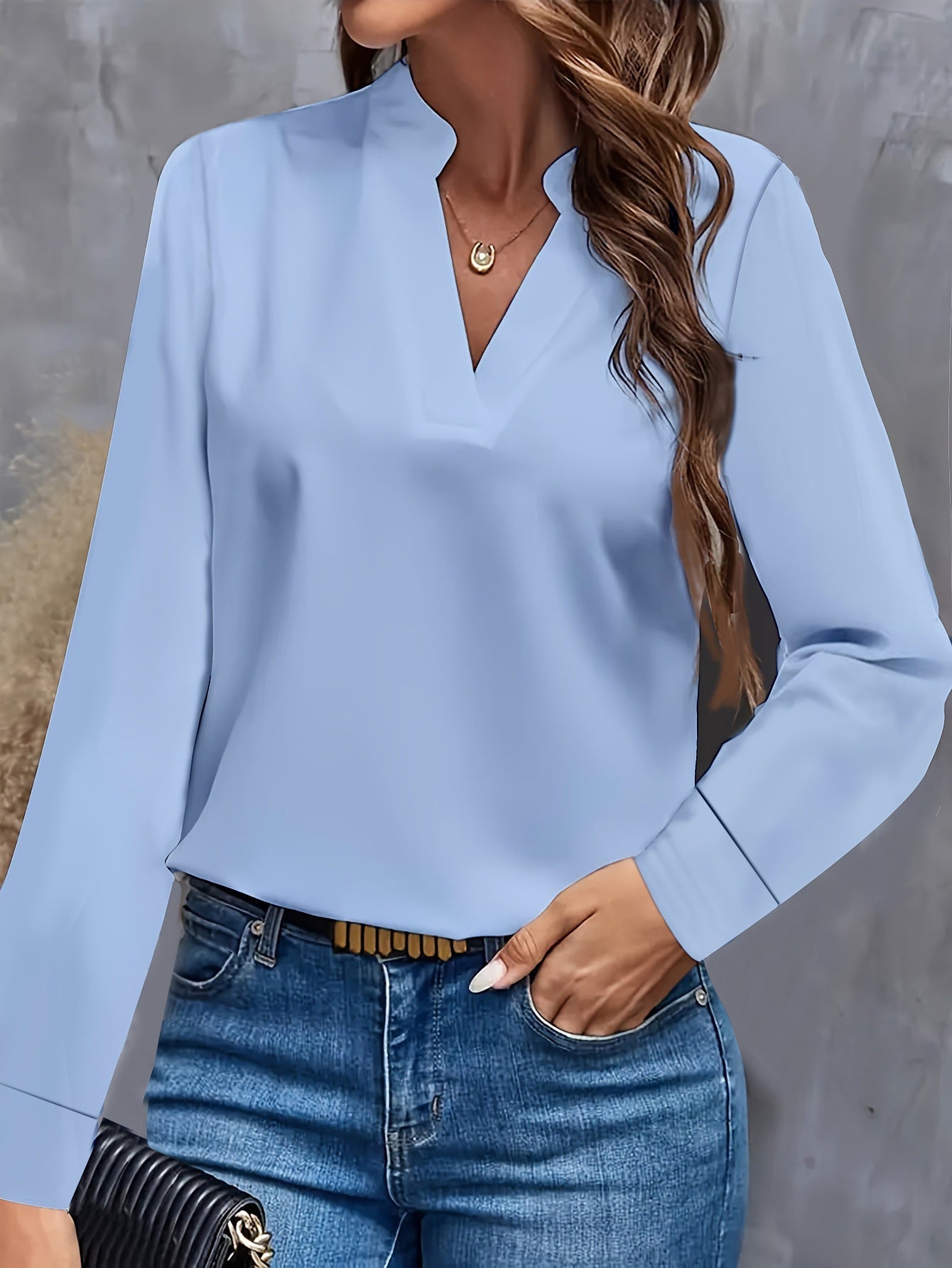 Alexandra Elegante Damenbluse mit V-Ausschnitt