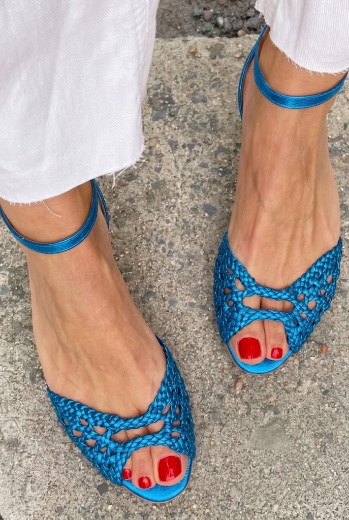 Elegante geflochtene Cut-Out Sandalen mit niedrigem Absatz, offener Zehenpartie und Knöchelriemen