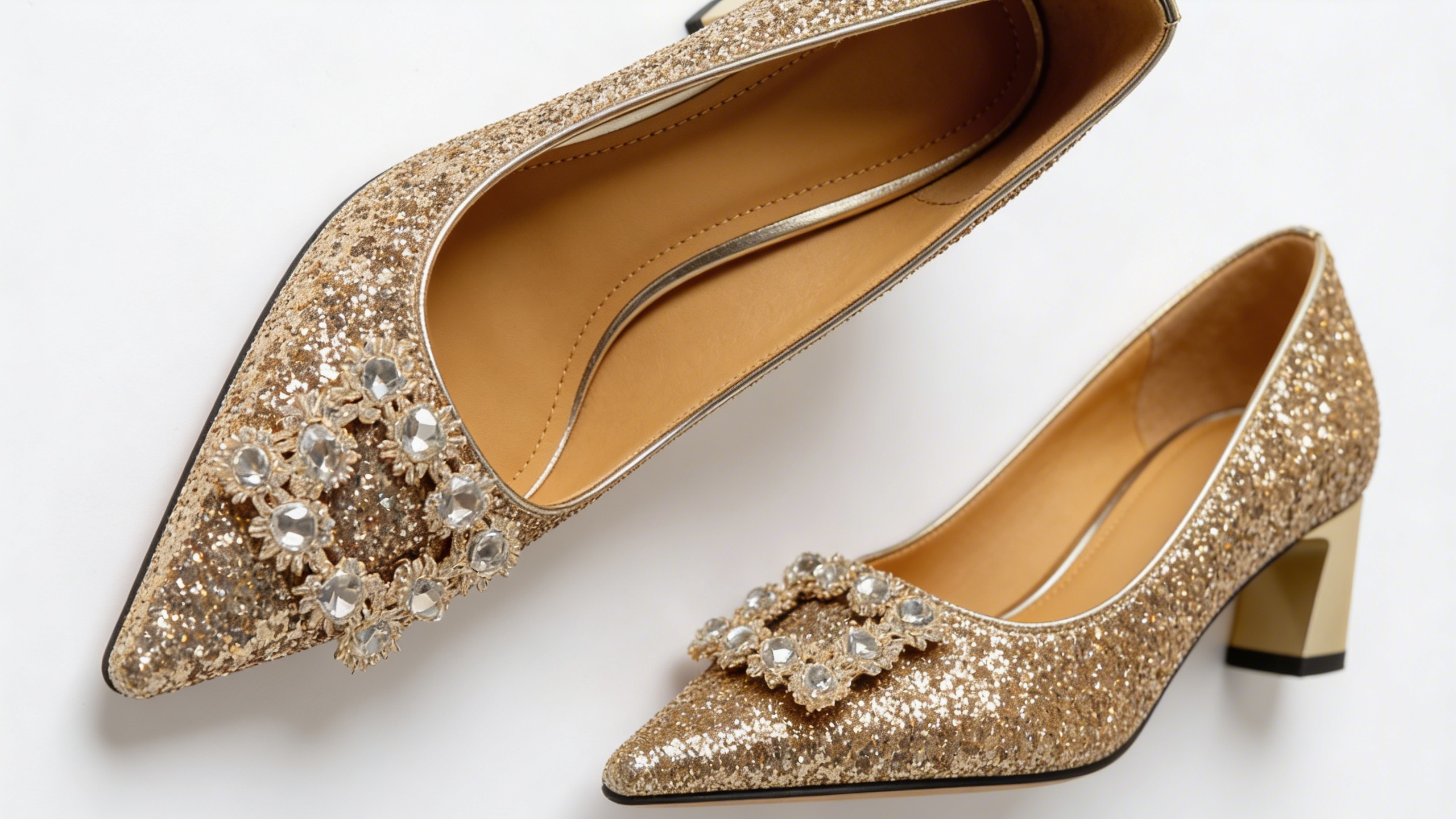 Magdalena | Orthopedic member with brocade accents