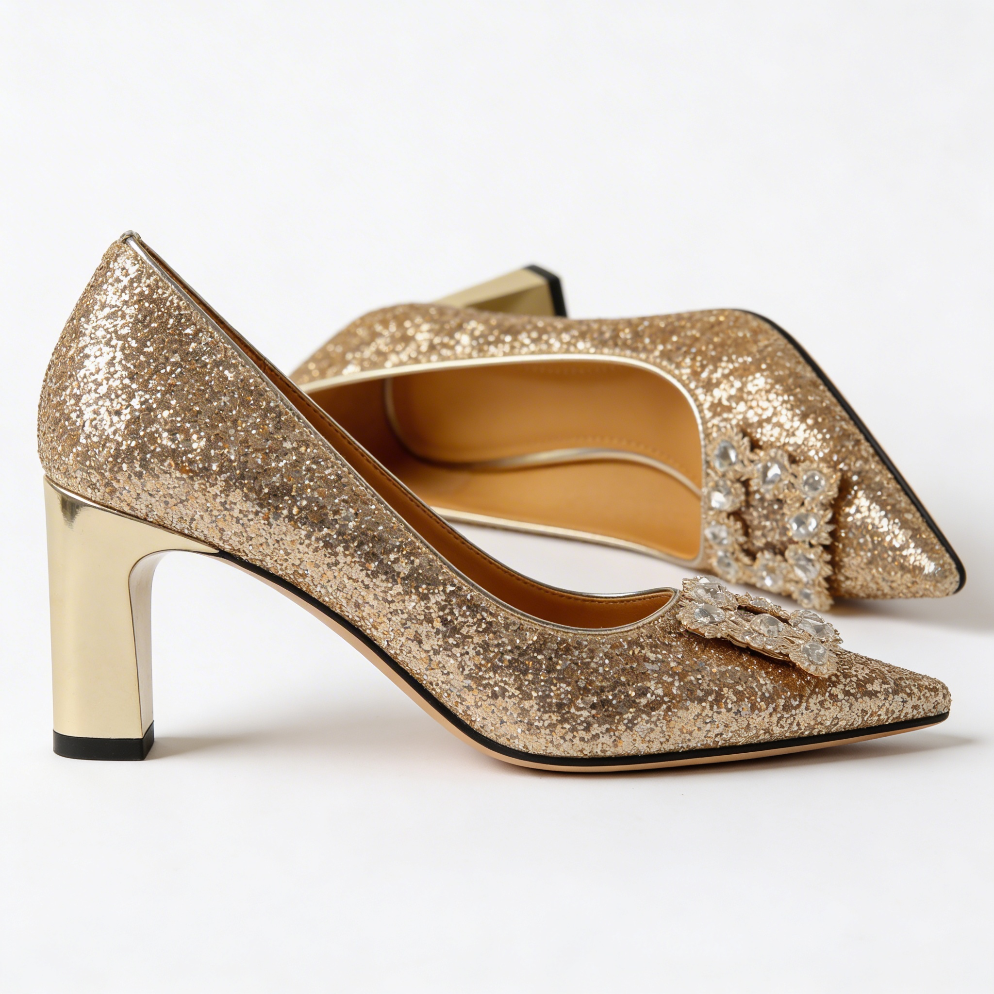 Magdalena | Orthopedic member with brocade accents