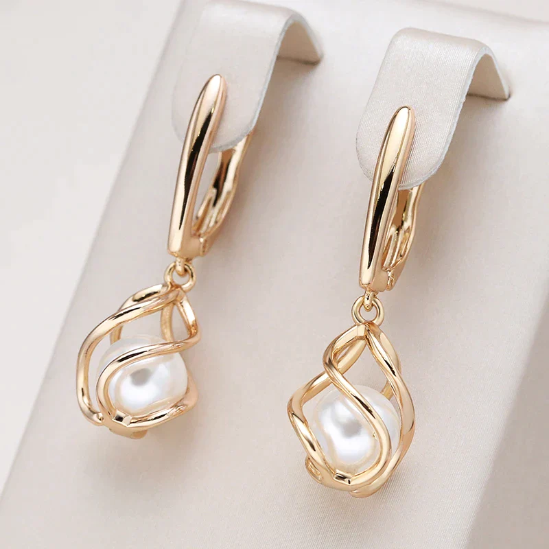 Élégantes boucles d'oreilles en perles dorées