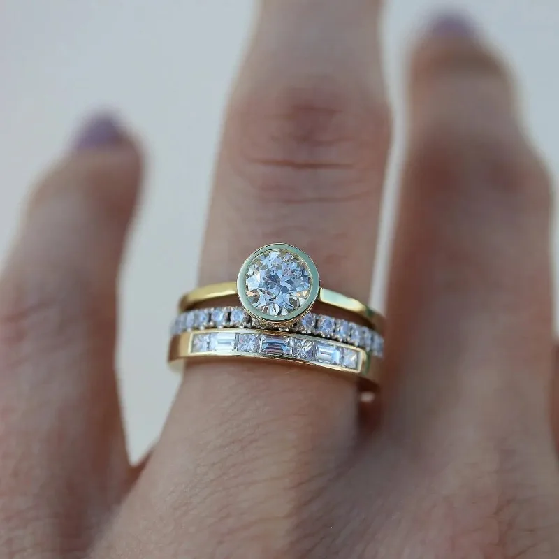 Bague vintage en or sertie d'un cristal étincelant