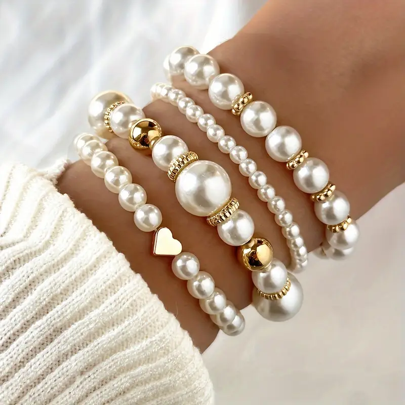 Set aus Klassischen Perlenarmbändern