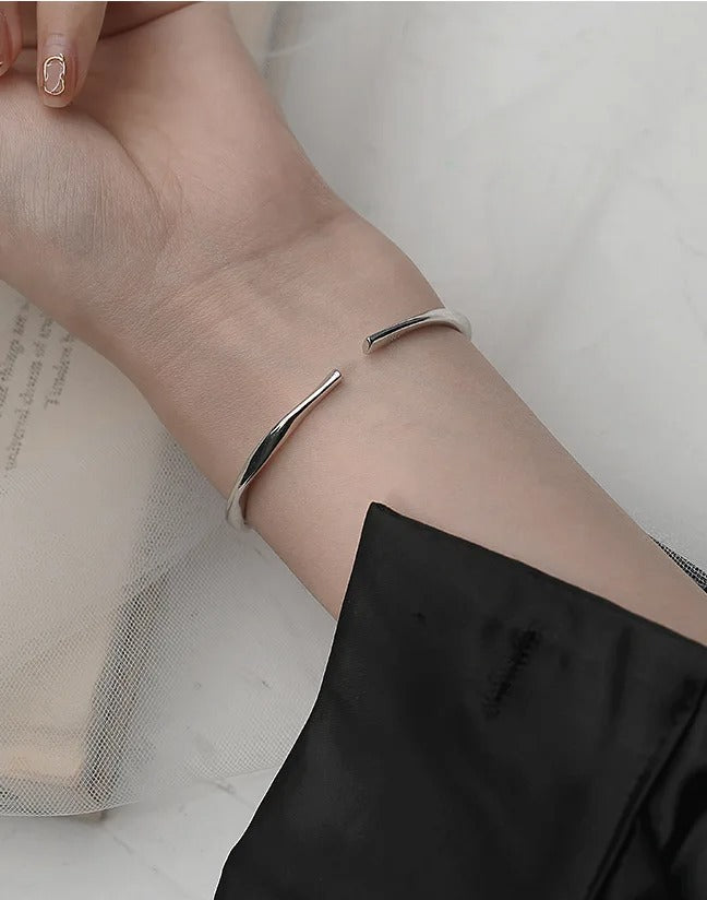 Bracelet rigide ajustable en argent 925, d'une forme unique