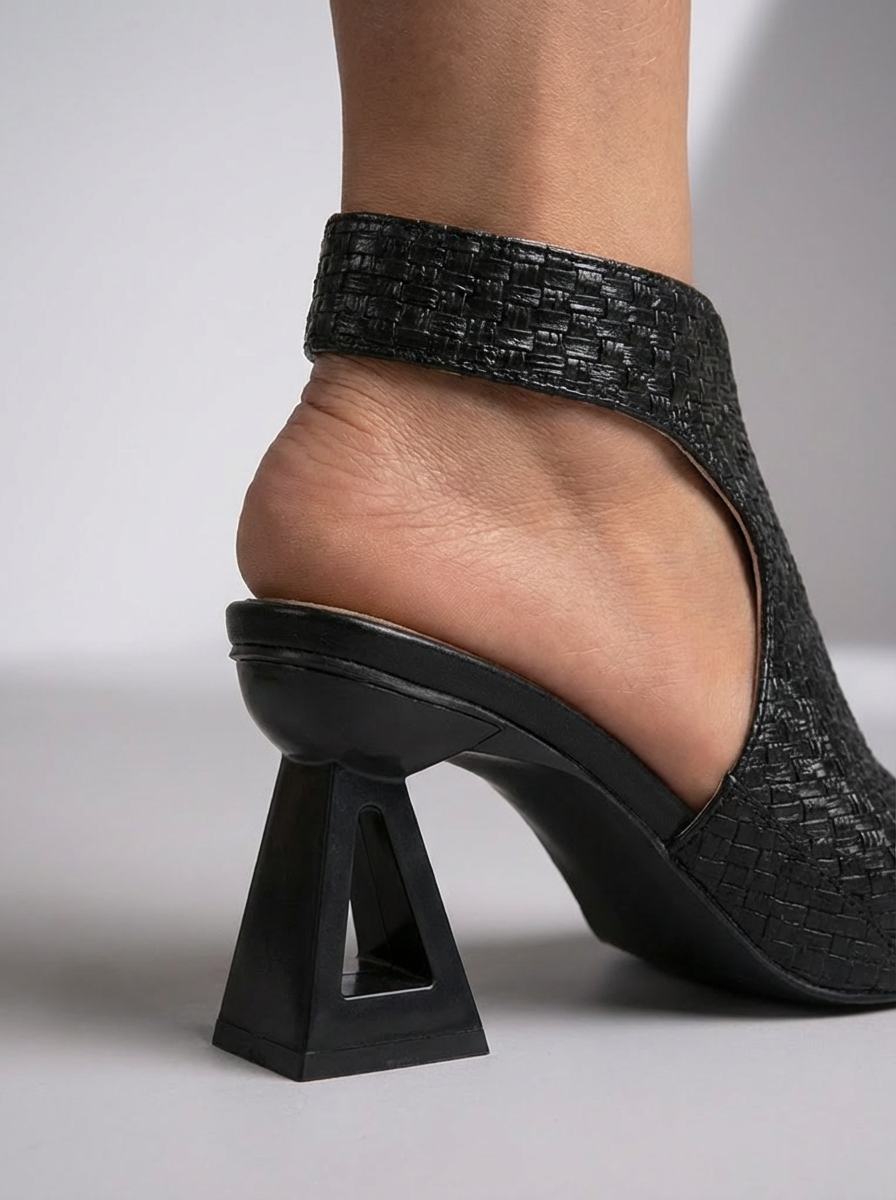 Elira™ | Elegant braided pumps with a sculptured heel